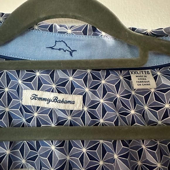 Men’s Tommy Bahama Button Down Shirt - Picture 3 of 4